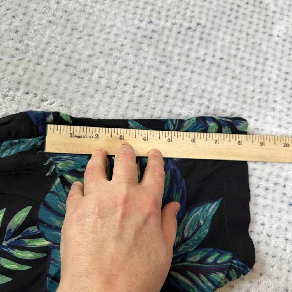 Forever 21 Shirt Mens Medium Black Green Leaf Short Sleeve Button Front Hawaiian - Picture 8 of 9